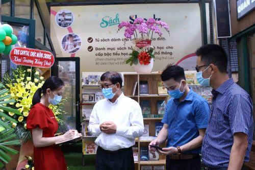 Sbooks phối hợp Hội xuất bản Việt Nam và Đường Sách thành phố Hồ Chính Minh Khai trương khu trưng bày tủ sách gia đình và danh mục sách cho học sinh