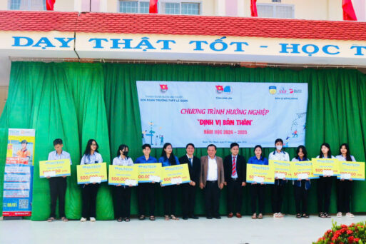 CLB tiếng Anh vì cộng đồng tỉnh Bình Dương hướng nghiệp cho hơn 4000 học sinh tại Đắk Lắk