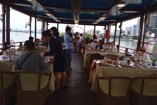 Trải nghiệm du ngoạn ngắm hoàng hôn trên sông Sài Gòn